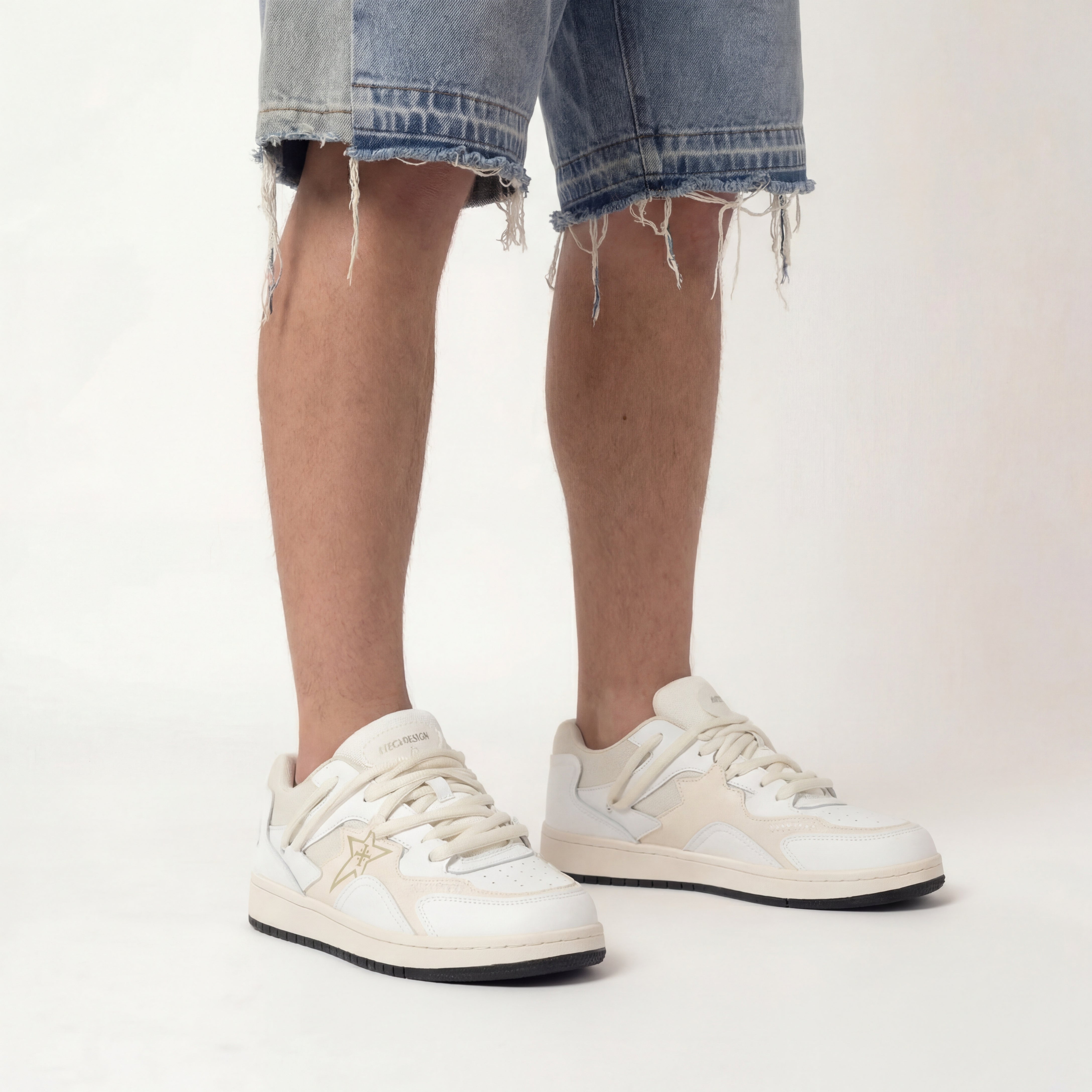 LUNARE — SNEAKER
